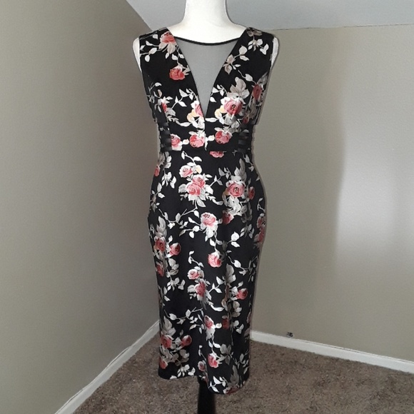 Enfocus Studio Dresses & Skirts - En Focus Studio Bodycon Floral Dress